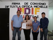 FIRMA DE CONVENIO DE COLABORACIÓN DIF TUXTLA Y ÓPTICA MICHELLE
