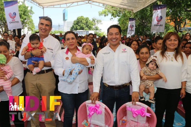 «Entrega de Apoyos de Maternidad»