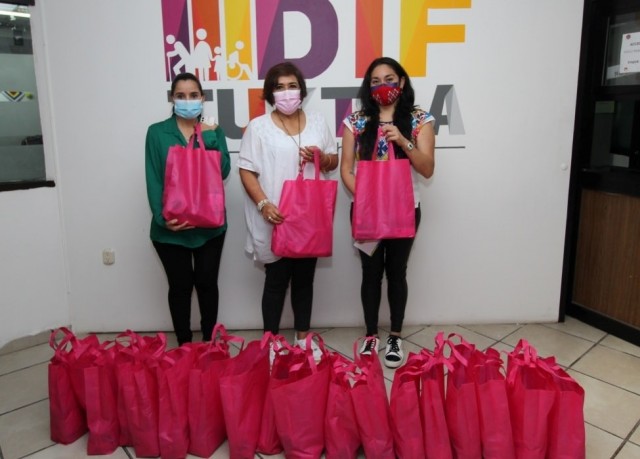 Donación de kits de higiene por la Secretaría para la Igualdad de las Mujeres Tuxtla