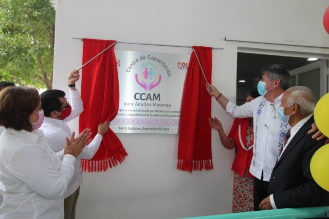 Inauguración del Centro de Capacitación Tecnológica para el Adulto Mayor