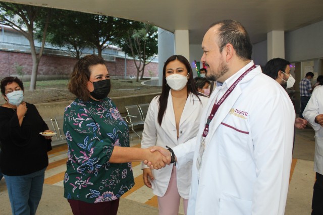 Donación de 3 sillas de ruedas al Hospital General del ISSSTE