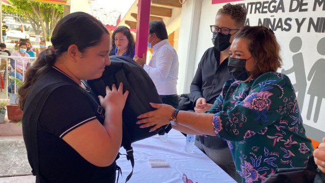 Entrega de Mochilas Sensoriales a Niñas y Niños Autistas 2022