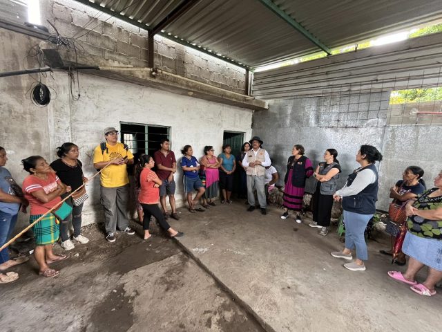 Entrega de insumos alimentarios a familias damnificadas, Las Granjas