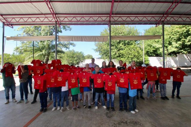 Donación de playeras navideñas