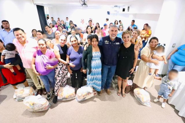 Entrega de Despensas a Mujeres Embarazadas y en Periodo de Lactancia