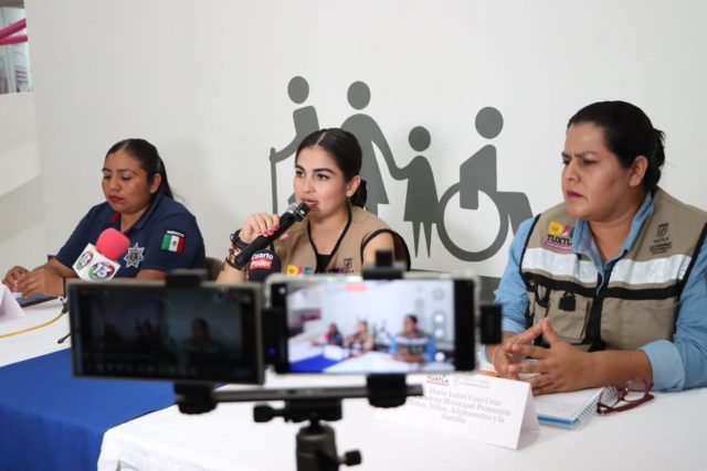 Conferencia de prensa, la Directora General del DIF Tuxtla reafirmó el compromiso de la institución con la protección de los derechos de las niñas, niños, adolescentes y sus familias