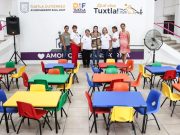 Entrega de mesitas y sillas escolares