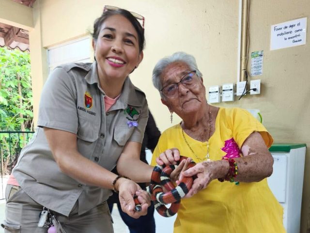 Visita al Zoológico Miguel Álvarez del Toro (ZOOMAT), en la que participaron abuelitos y abuelitas del Centro de Desarrollo Comunitario