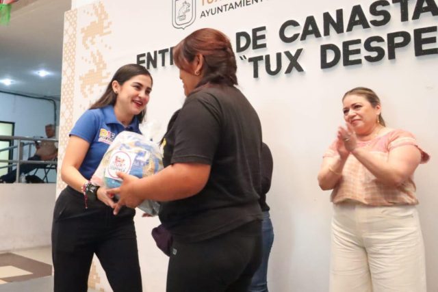 Entrega de 307 paquetes alimentarios del programa Tux Despensas