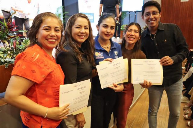 Entrega de Constancias a Instituciones de Asistencia Social, en la que participaron los 124 Sistemas Municipales DIF del Estado de Chiapas.