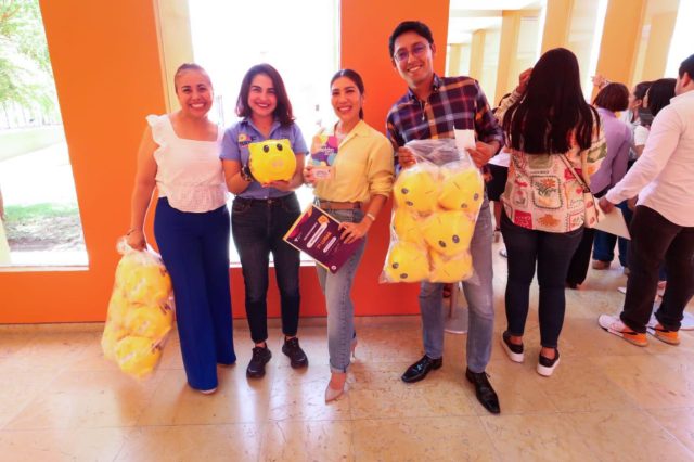 Entrega de alcancías Teletón a presidentas, presidentes, directoras y directores de los Sistemas DIF Municipales 2026.
