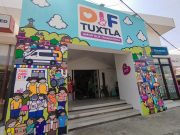 Corte de listón del mural del Sistema DIF Tuxtla