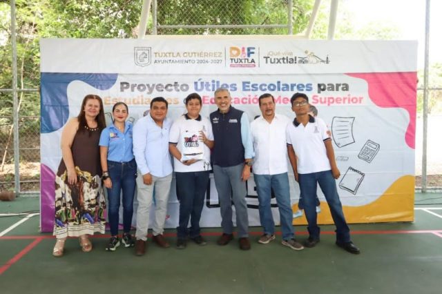 Impulsamos la educación de las y los jóvenes tuxtlecos. A través del programa “Tux Útiles”